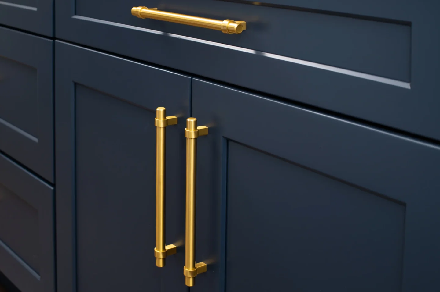differences between cabinet refinishing & refacing Belleville, IL